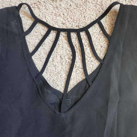 Design Cut Out Back Tank Top - Size L - Picture 4 of 5